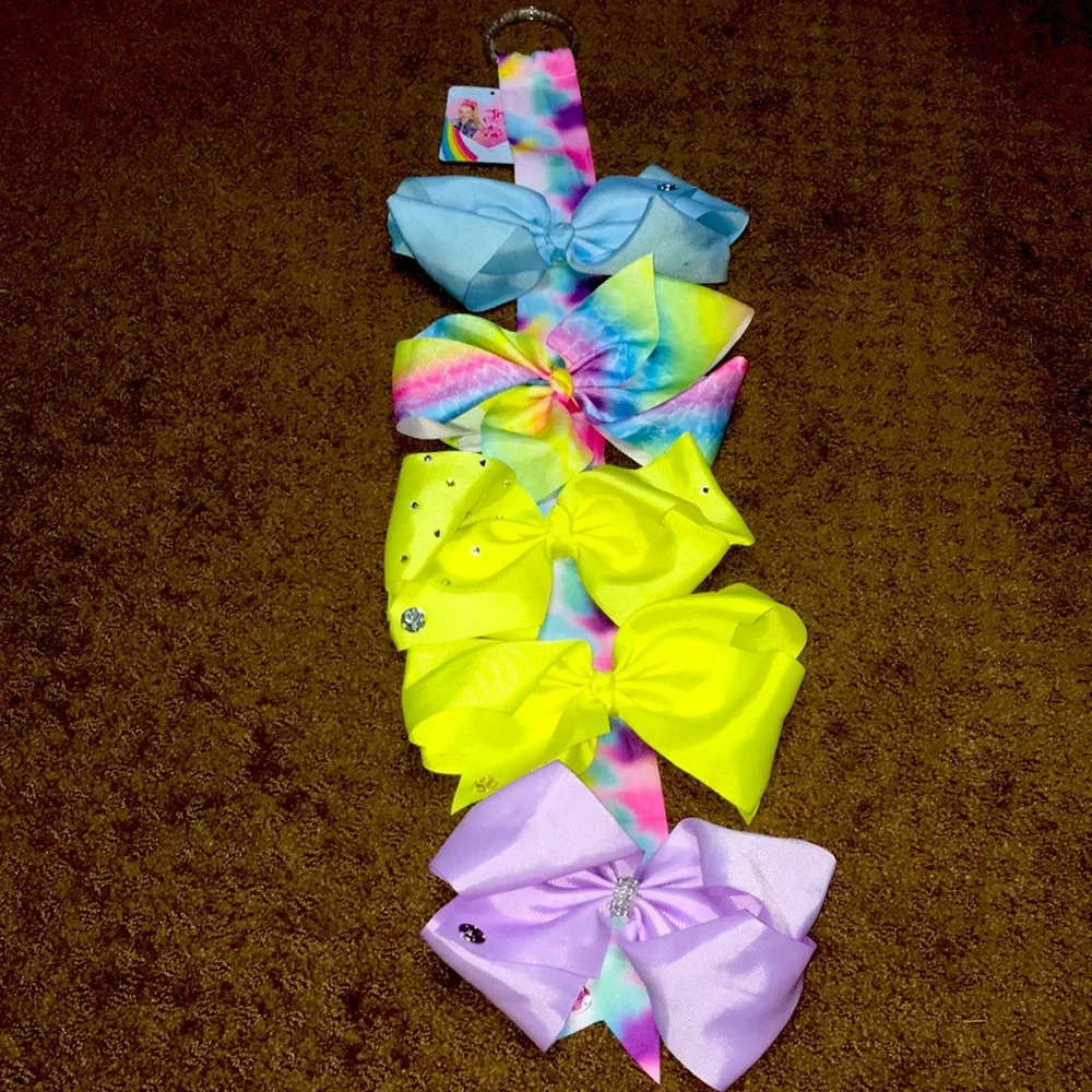 Jojo Siwa bows-one lot,but willing to..